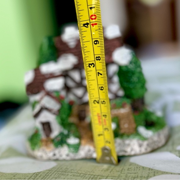 Vintage Cottagecore Mini Figurine Home Winter Scene Home Decor Accent - Picture 8 of 9
